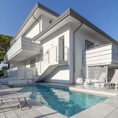 Modern With Shared Pool And Terrace Appartement Bibione